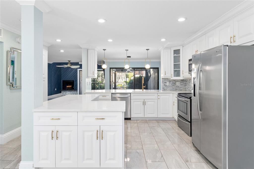 For Sale: $469,900 (3 beds, 3 baths, 1957 Square Feet)