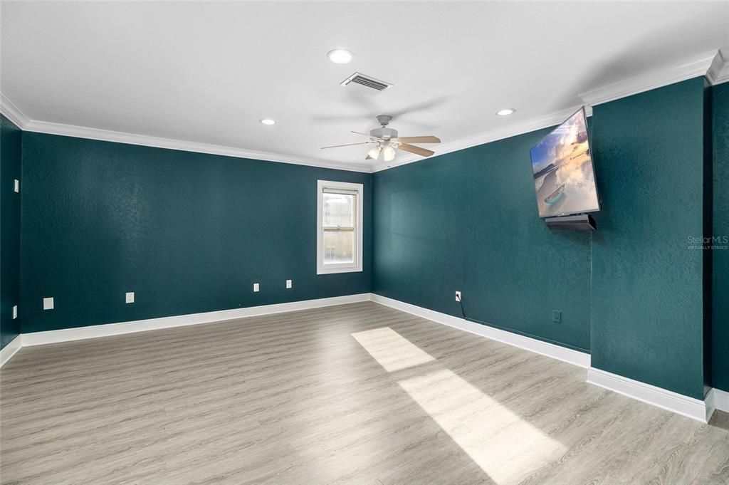 For Sale: $469,900 (3 beds, 3 baths, 1957 Square Feet)