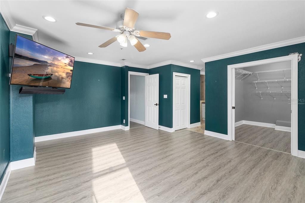 For Sale: $469,900 (3 beds, 3 baths, 1957 Square Feet)