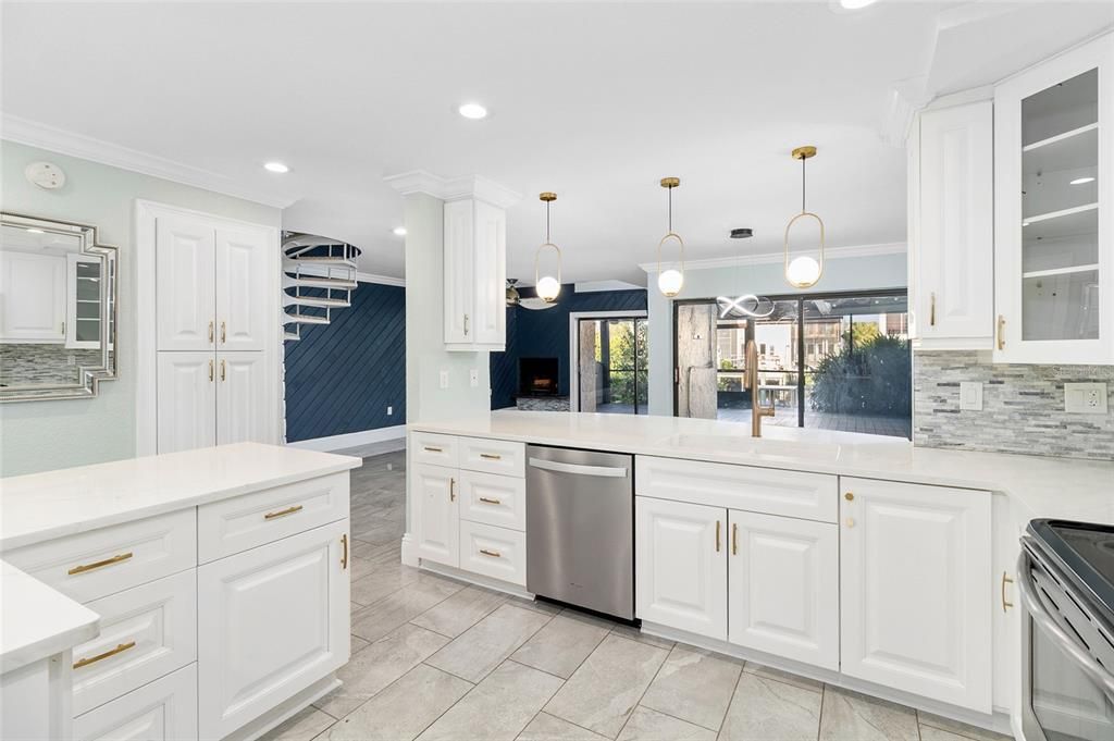 For Sale: $469,900 (3 beds, 3 baths, 1957 Square Feet)