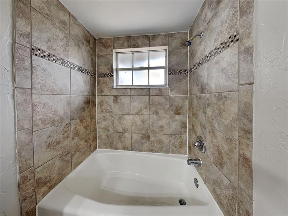 В аренду: $2,099 (3 спален, 1 ванн, 1250 Квадратных фут)