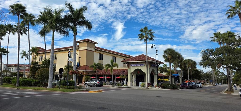 For Sale: $179,000 (2 beds, 2 baths, 892 Square Feet)