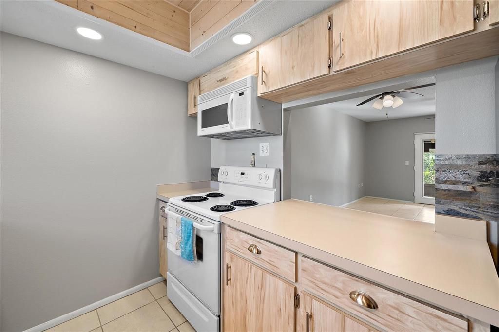 En Venta: $179,000 (2 camas, 2 baños, 892 Pies cuadrados)