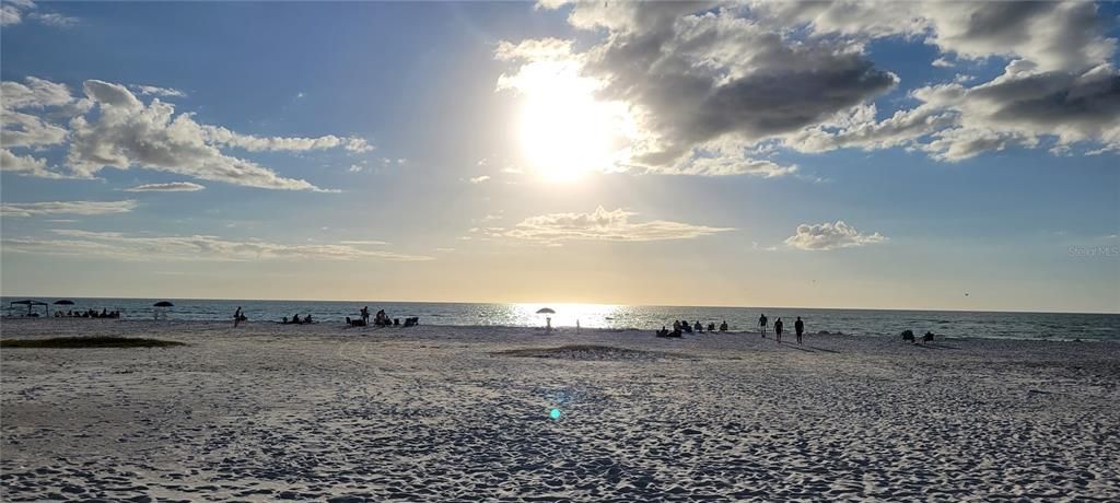 For Sale: $179,000 (2 beds, 2 baths, 892 Square Feet)