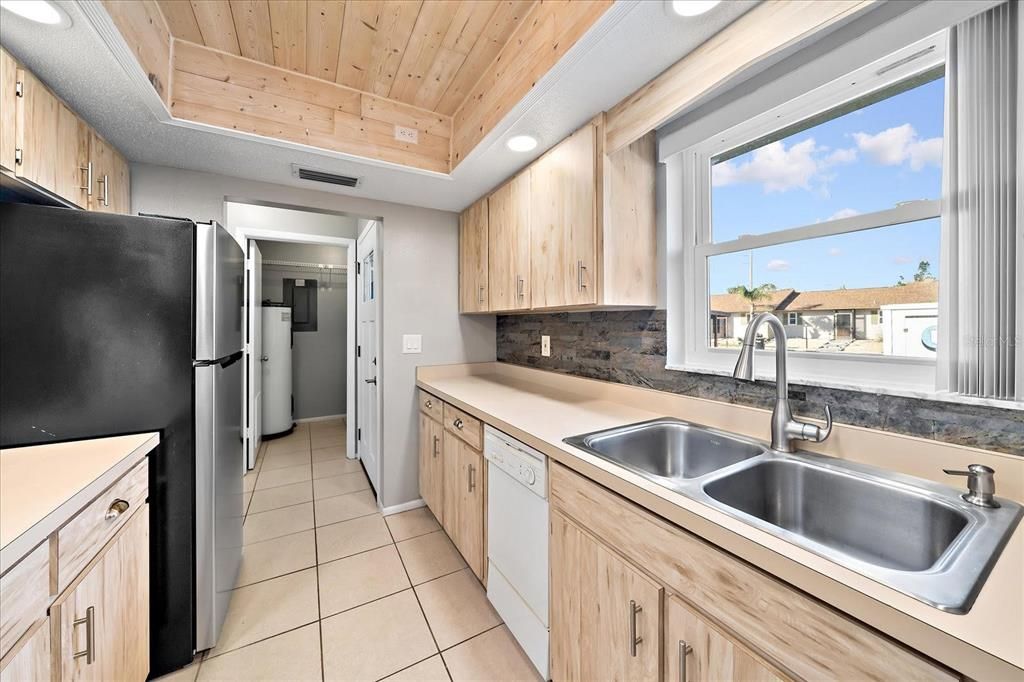 En Venta: $179,000 (2 camas, 2 baños, 892 Pies cuadrados)