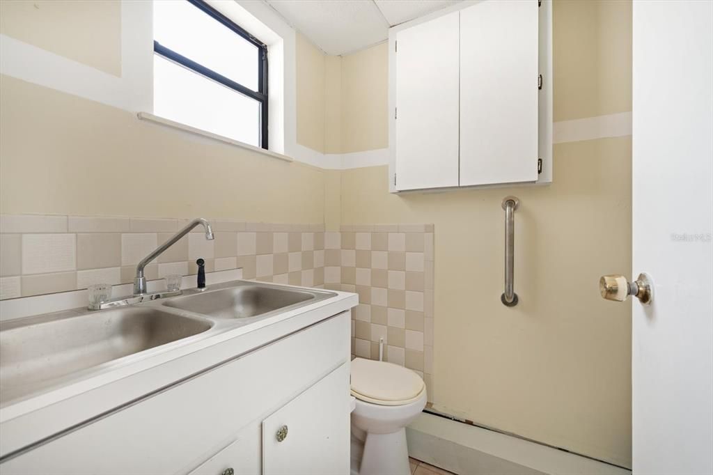 待售: $324,000 (2 贝兹, 1 浴室, 1374 平方英尺)