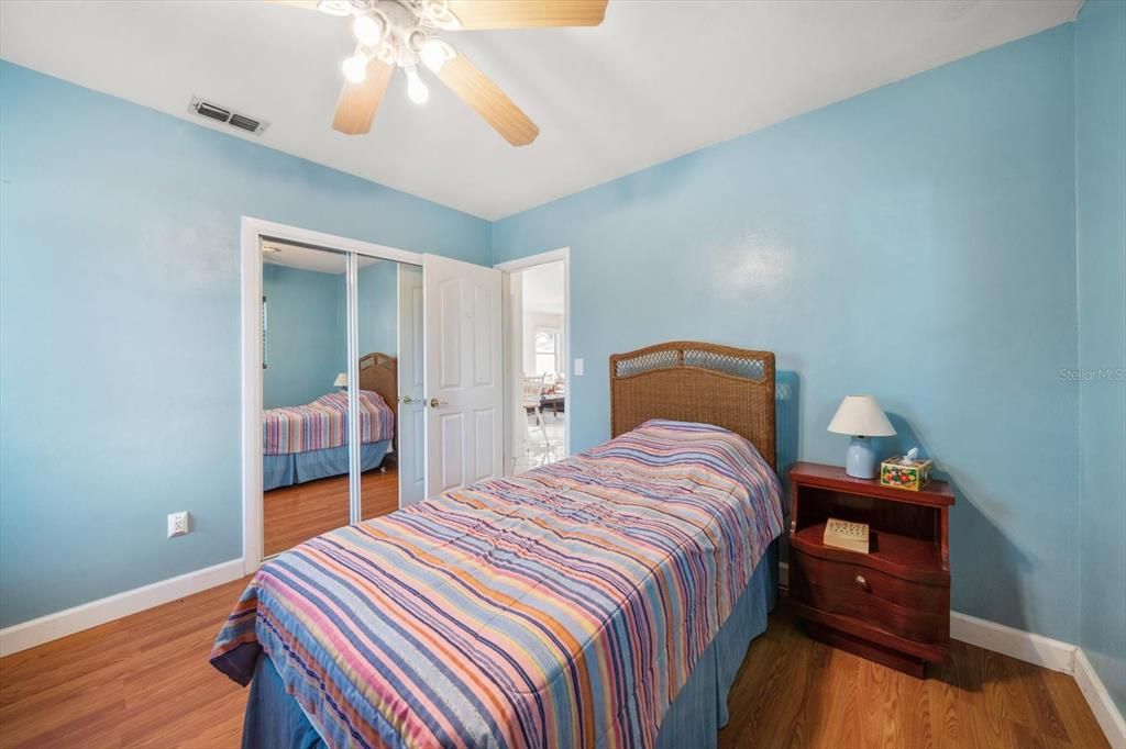 待售: $324,000 (2 贝兹, 1 浴室, 1374 平方英尺)