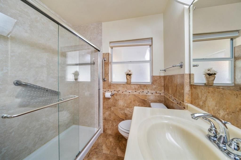 待售: $324,000 (2 贝兹, 1 浴室, 1374 平方英尺)