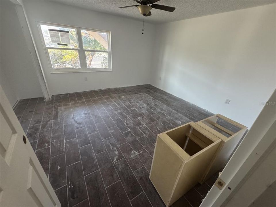 待售: $64,900 (2 贝兹, 2 浴室, 1320 平方英尺)