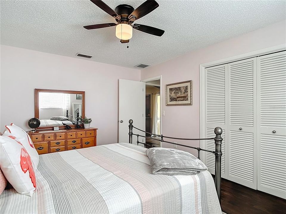 На продажу: $480,000 (3 спален, 2 ванн, 1828 Квадратных фут)