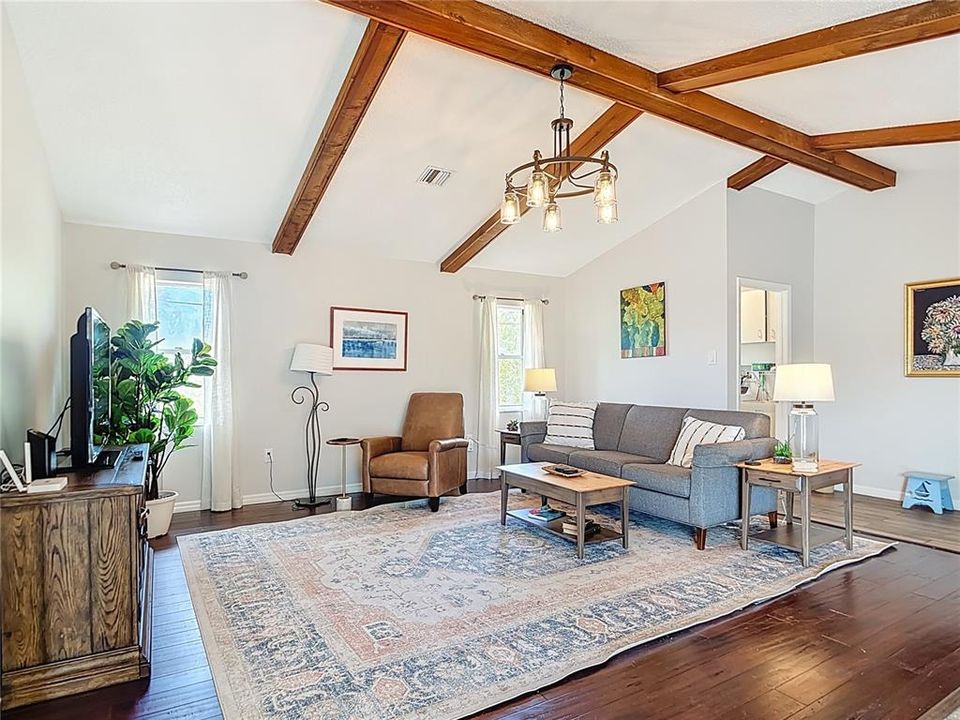 На продажу: $480,000 (3 спален, 2 ванн, 1828 Квадратных фут)