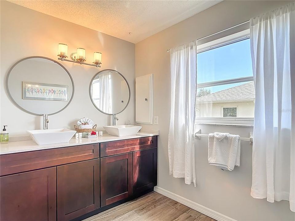 На продажу: $480,000 (3 спален, 2 ванн, 1828 Квадратных фут)