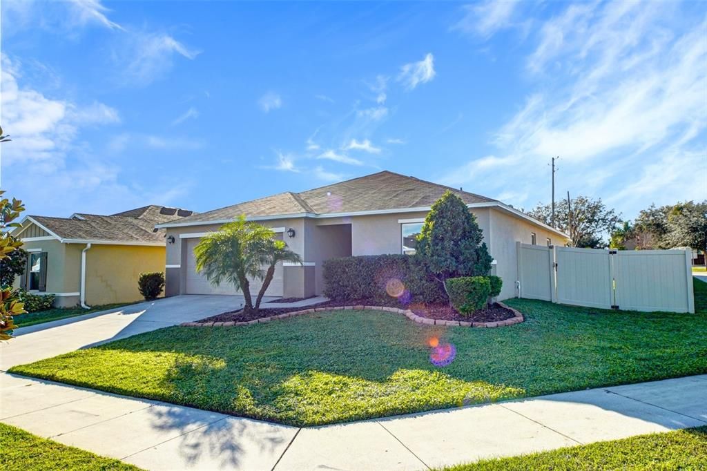 待售: $370,000 (4 贝兹, 2 浴室, 1701 平方英尺)