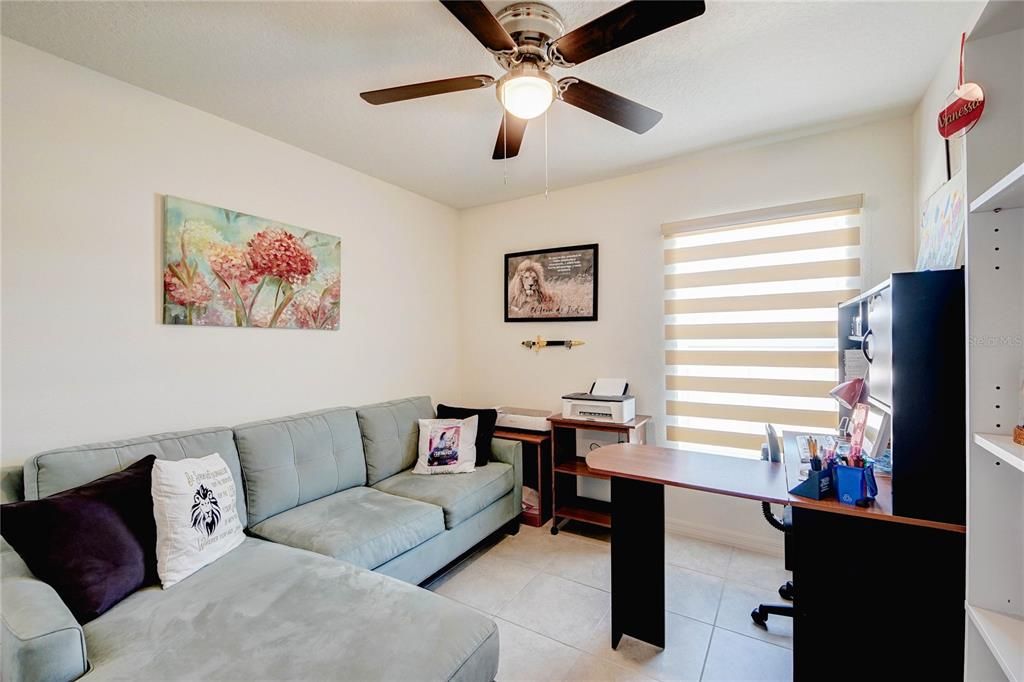 待售: $370,000 (4 贝兹, 2 浴室, 1701 平方英尺)