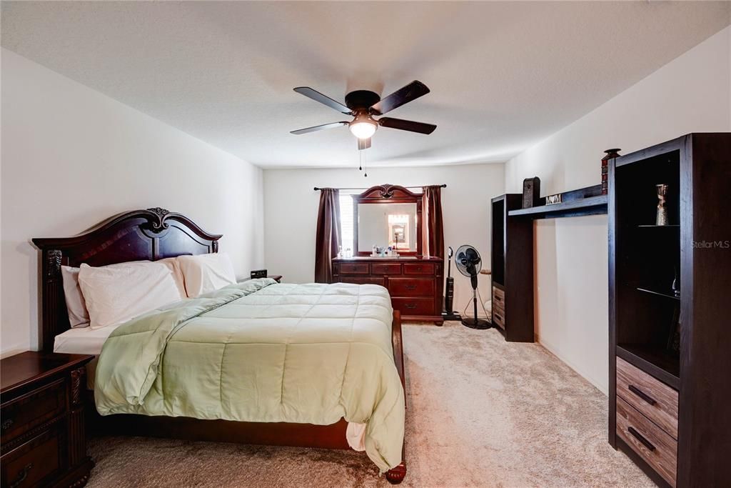 待售: $370,000 (4 贝兹, 2 浴室, 1701 平方英尺)