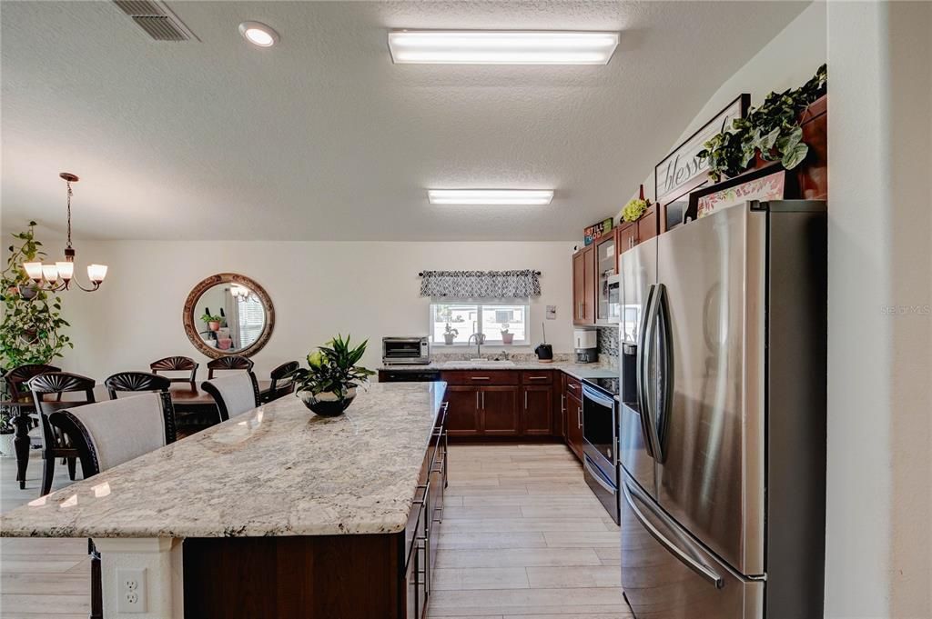 待售: $370,000 (4 贝兹, 2 浴室, 1701 平方英尺)