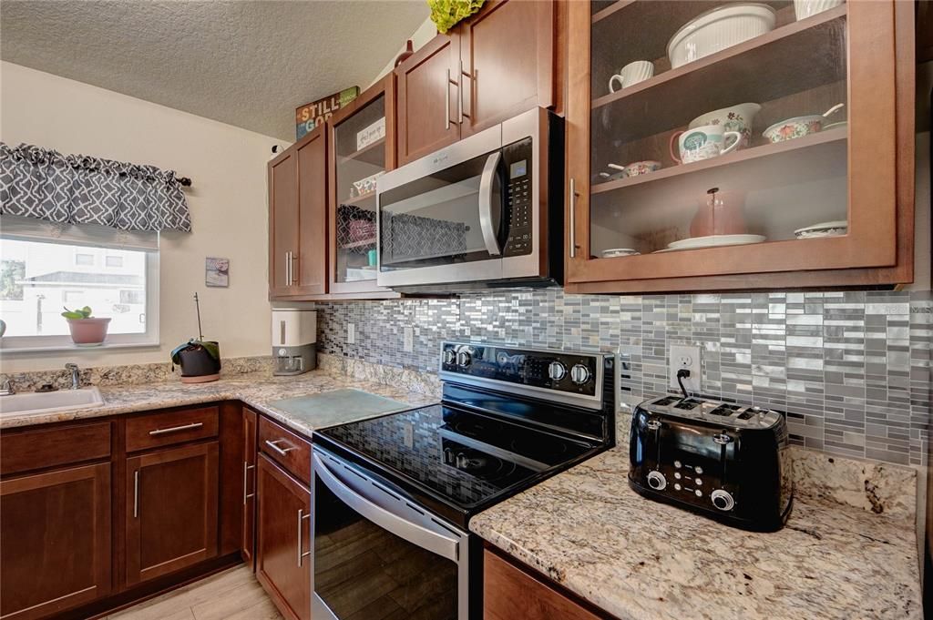 待售: $370,000 (4 贝兹, 2 浴室, 1701 平方英尺)