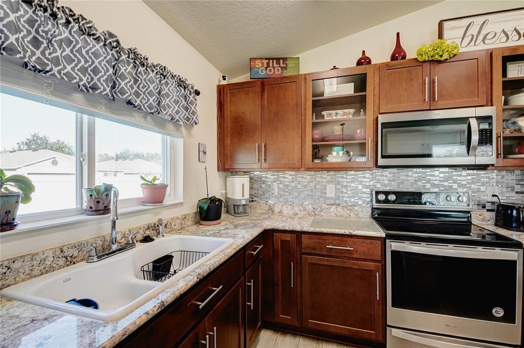 待售: $370,000 (4 贝兹, 2 浴室, 1701 平方英尺)