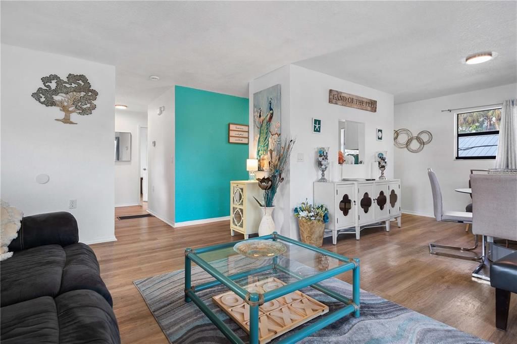 En Venta: $285,000 (2 camas, 2 baños, 864 Pies cuadrados)