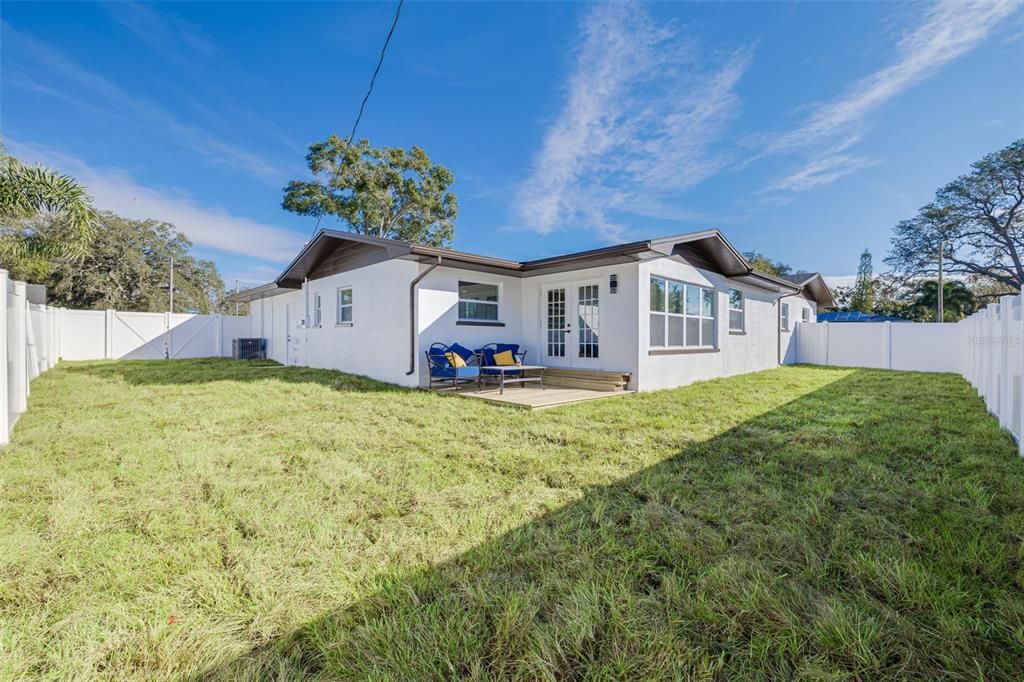 For Sale: $569,700 (3 beds, 3 baths, 1934 Square Feet)