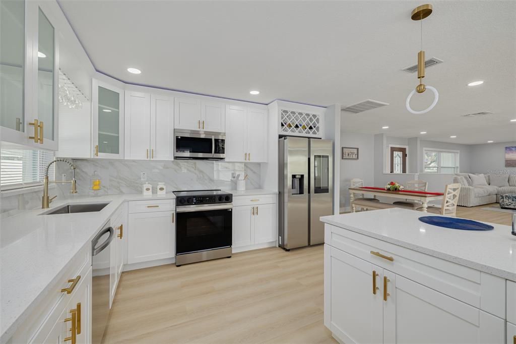 For Sale: $569,700 (3 beds, 3 baths, 1934 Square Feet)