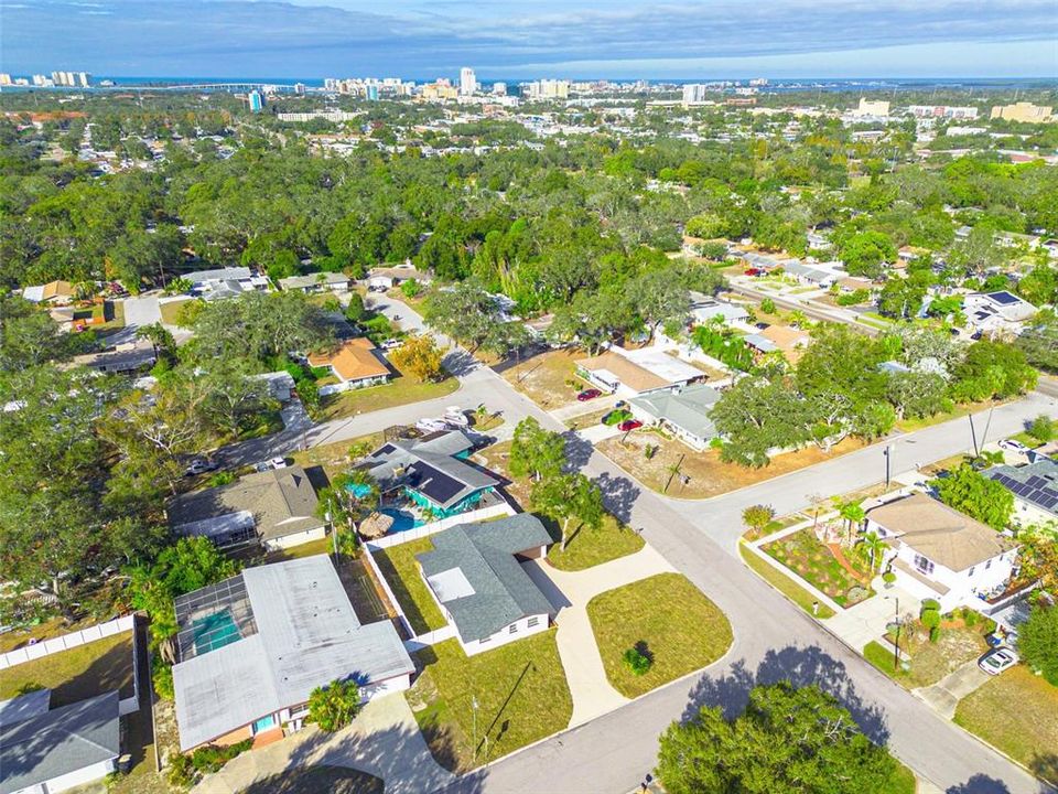 For Sale: $569,700 (3 beds, 3 baths, 1934 Square Feet)