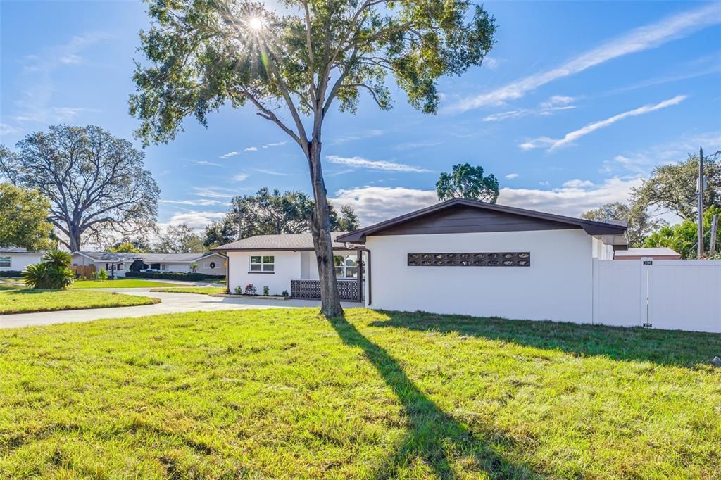 For Sale: $569,700 (3 beds, 3 baths, 1934 Square Feet)