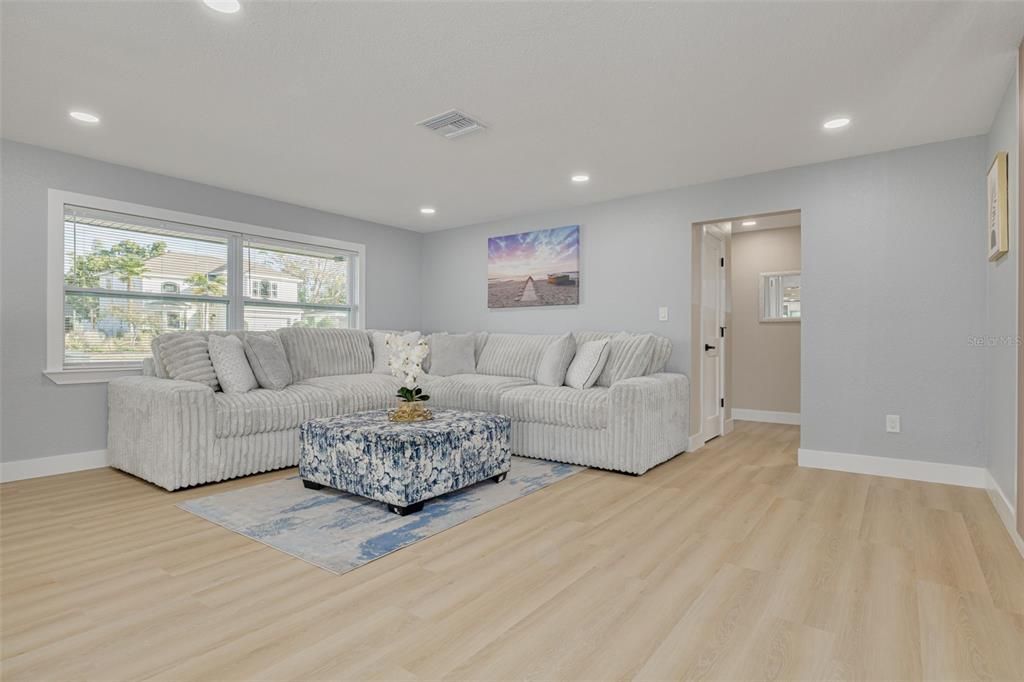 For Sale: $569,700 (3 beds, 3 baths, 1934 Square Feet)