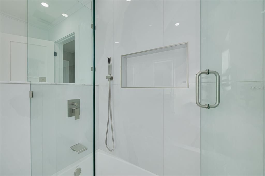 For Sale: $569,700 (3 beds, 3 baths, 1934 Square Feet)