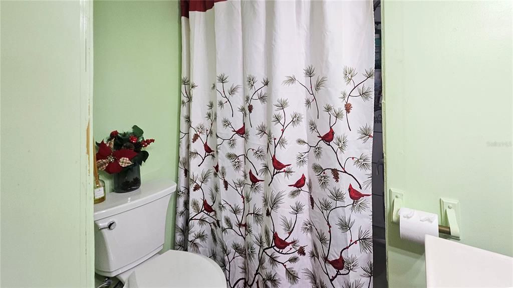 For Sale: $350,000 (3 beds, 1 baths, 984 Square Feet)