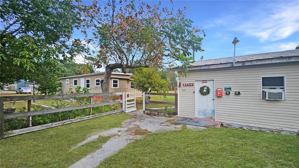 For Sale: $350,000 (3 beds, 1 baths, 984 Square Feet)