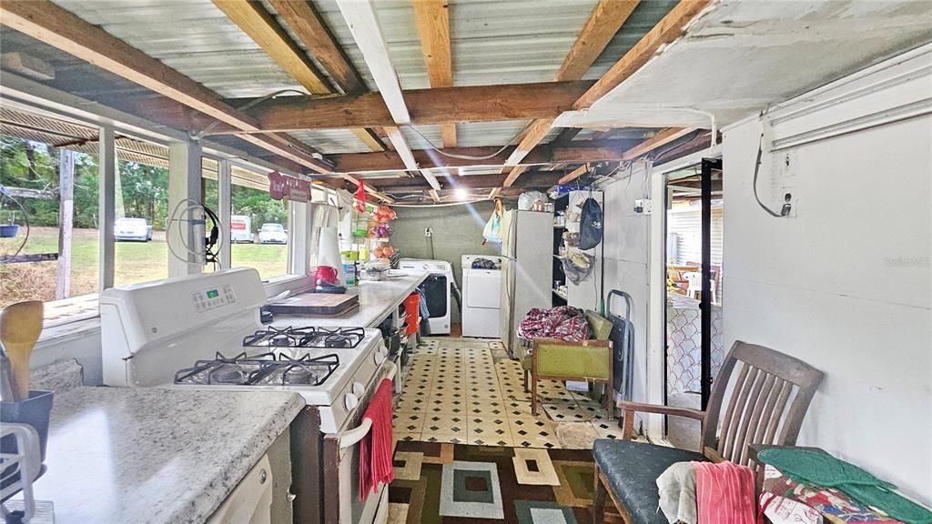 For Sale: $350,000 (3 beds, 1 baths, 984 Square Feet)