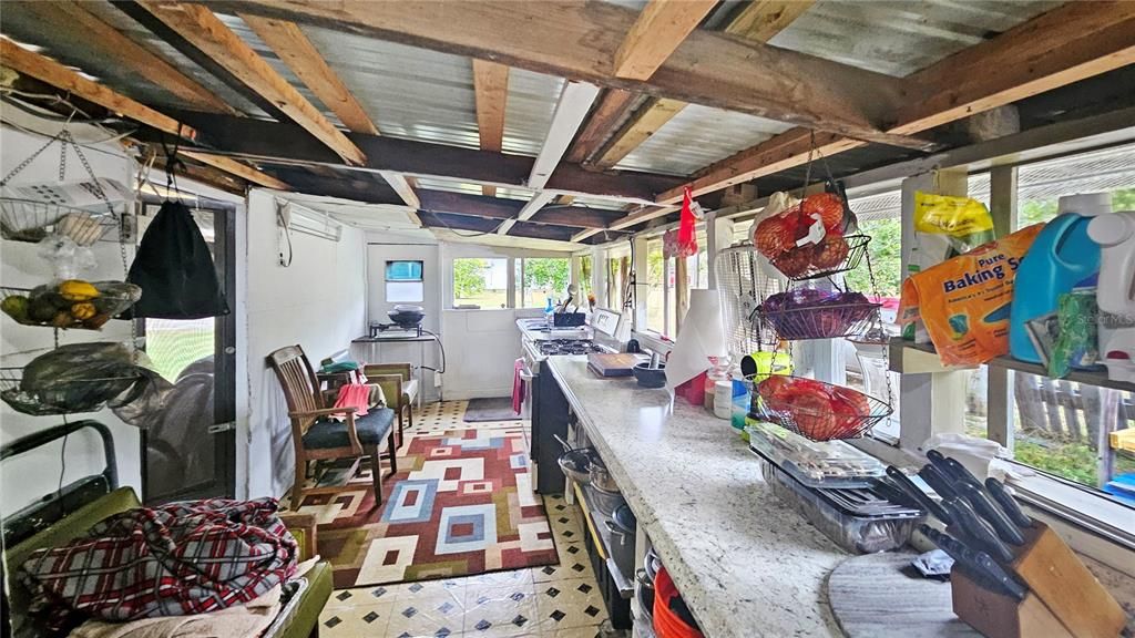 For Sale: $350,000 (3 beds, 1 baths, 984 Square Feet)