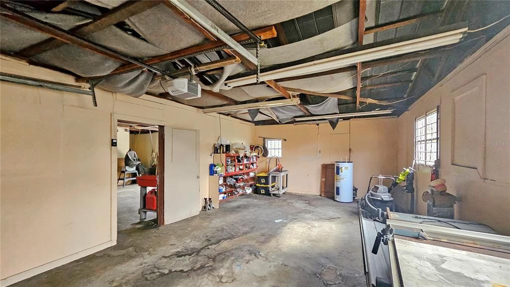 For Sale: $350,000 (3 beds, 1 baths, 984 Square Feet)