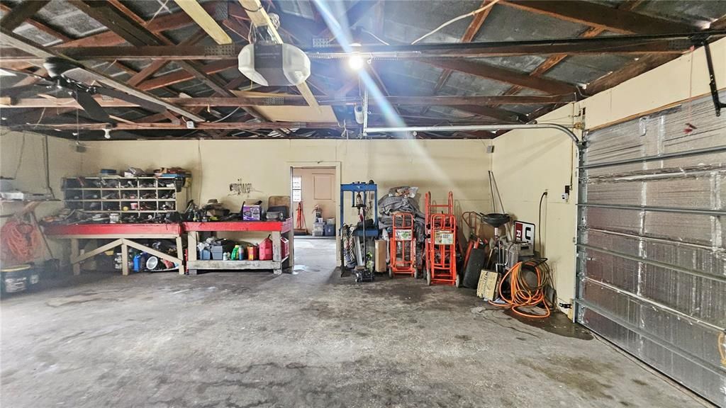 For Sale: $350,000 (3 beds, 1 baths, 984 Square Feet)