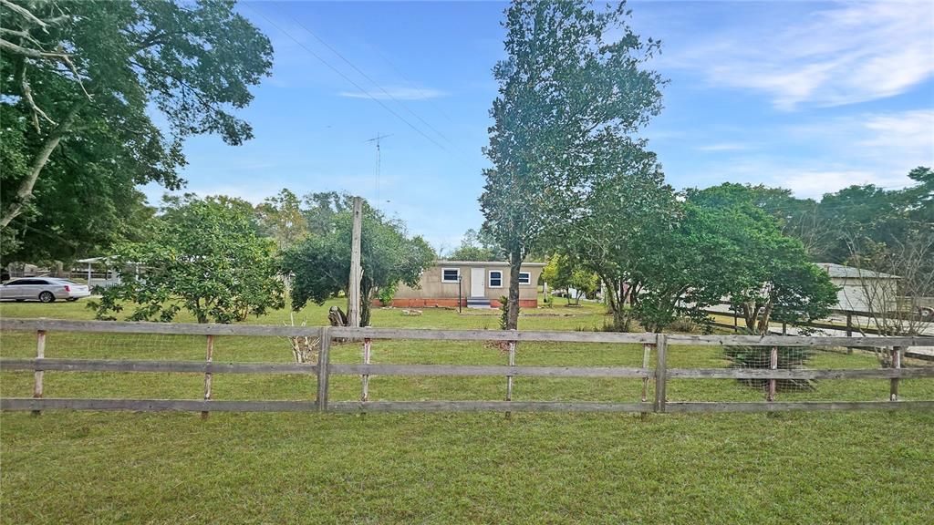 For Sale: $350,000 (3 beds, 1 baths, 984 Square Feet)