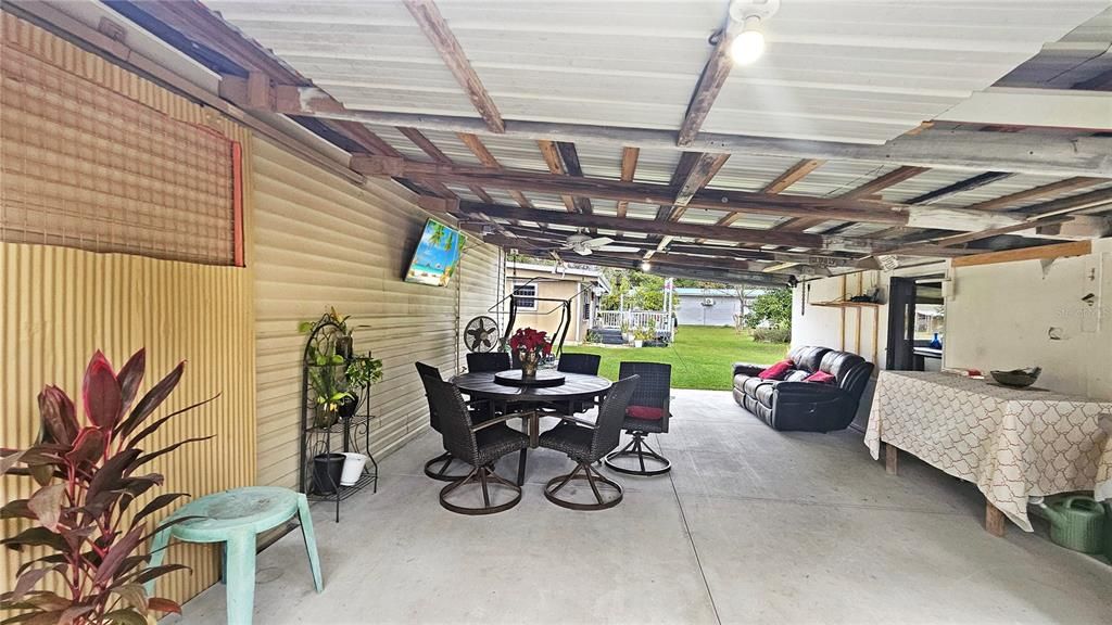 For Sale: $350,000 (3 beds, 1 baths, 984 Square Feet)