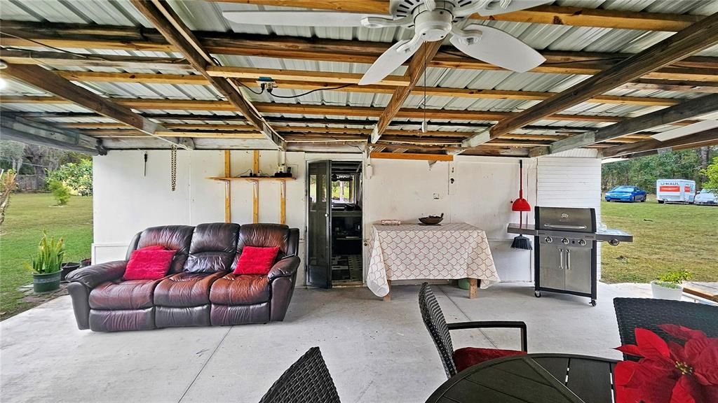 For Sale: $350,000 (3 beds, 1 baths, 984 Square Feet)