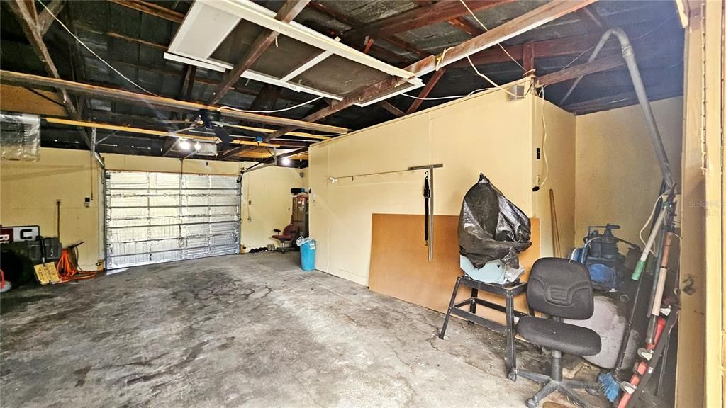 For Sale: $350,000 (3 beds, 1 baths, 984 Square Feet)