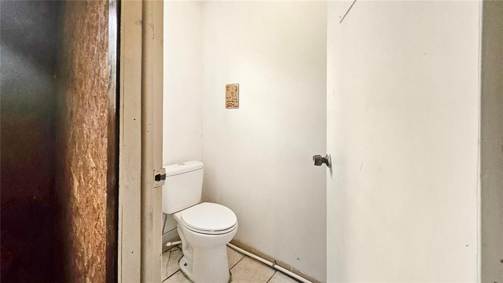 For Sale: $350,000 (3 beds, 1 baths, 984 Square Feet)