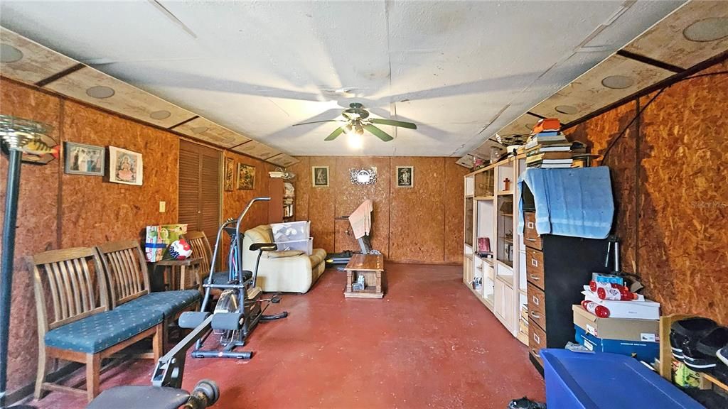 For Sale: $350,000 (3 beds, 1 baths, 984 Square Feet)