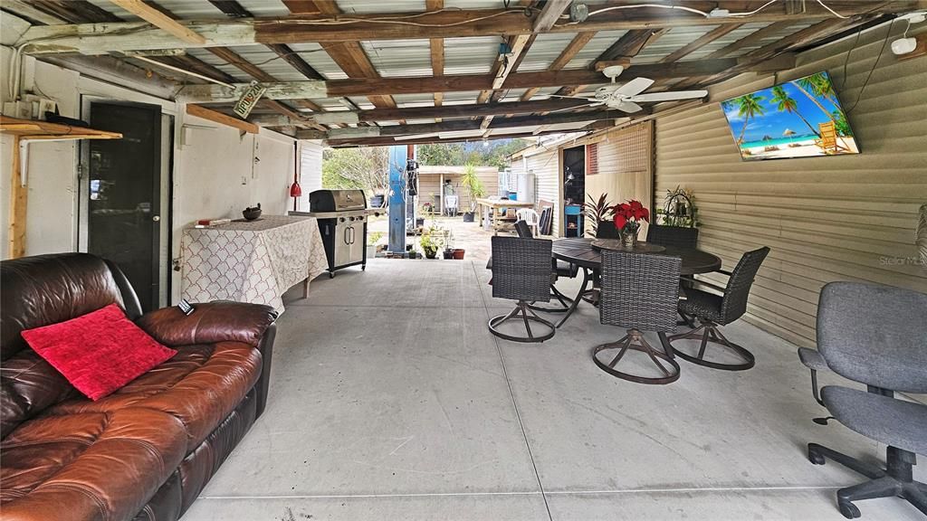 For Sale: $350,000 (3 beds, 1 baths, 984 Square Feet)