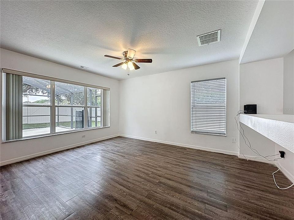 For Rent: $2,600 (4 beds, 2 baths, 2411 Square Feet)