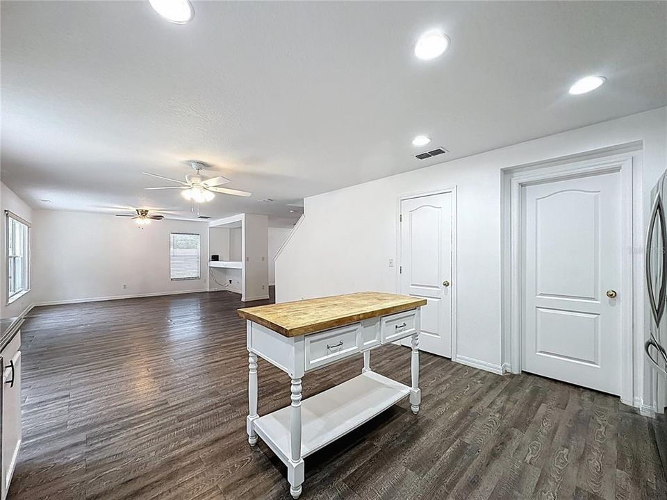 For Rent: $2,600 (4 beds, 2 baths, 2411 Square Feet)