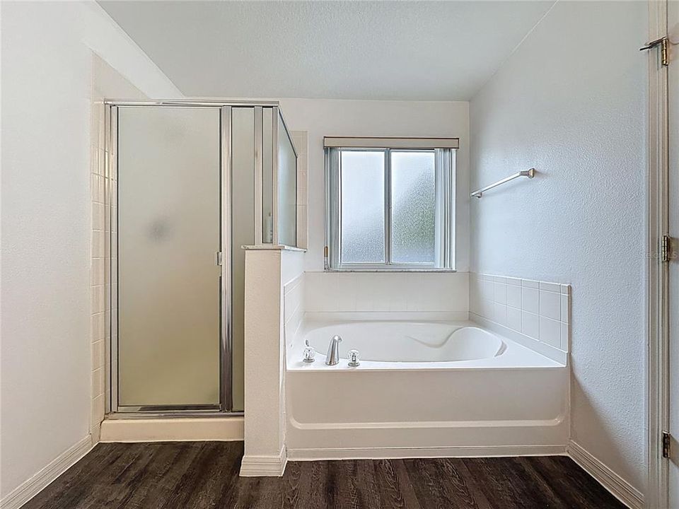 For Rent: $2,600 (4 beds, 2 baths, 2411 Square Feet)