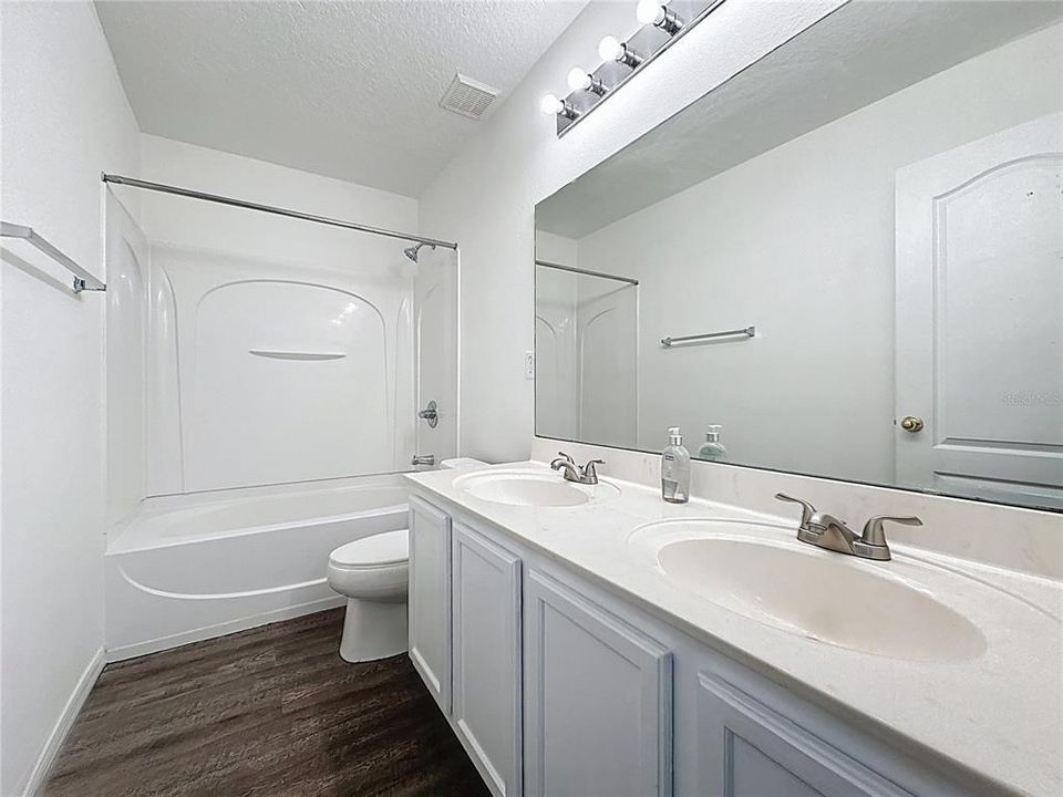 For Rent: $2,600 (4 beds, 2 baths, 2411 Square Feet)