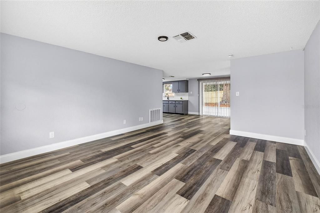 For Sale: $239,900 (2 beds, 2 baths, 980 Square Feet)