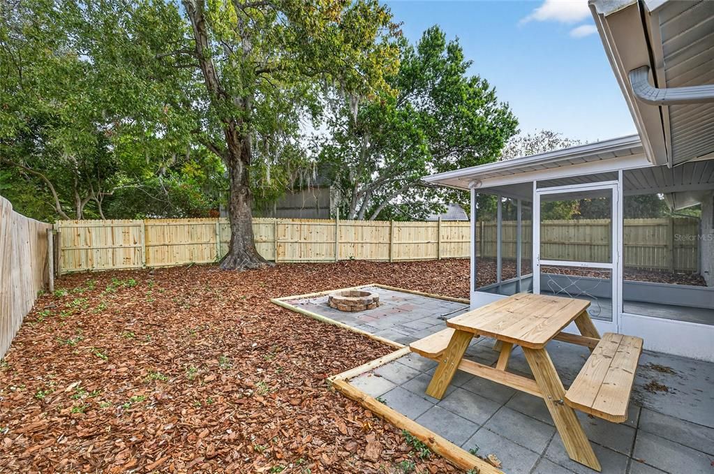 For Sale: $239,900 (2 beds, 2 baths, 980 Square Feet)