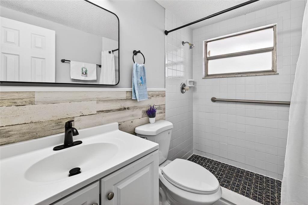 For Sale: $239,900 (2 beds, 2 baths, 980 Square Feet)