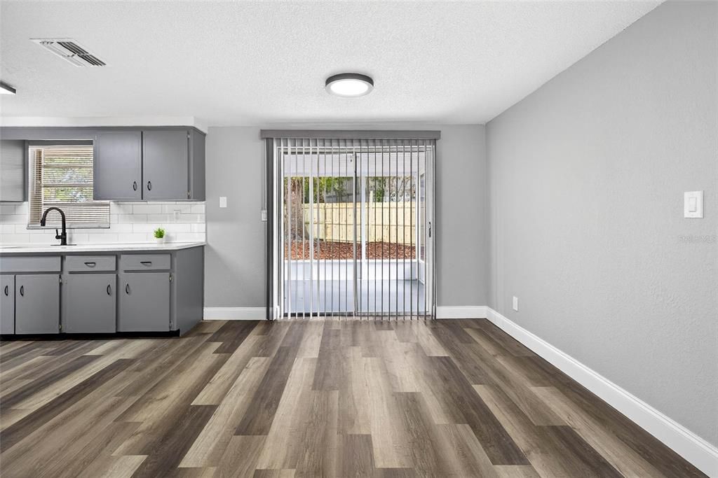 For Sale: $239,900 (2 beds, 2 baths, 980 Square Feet)